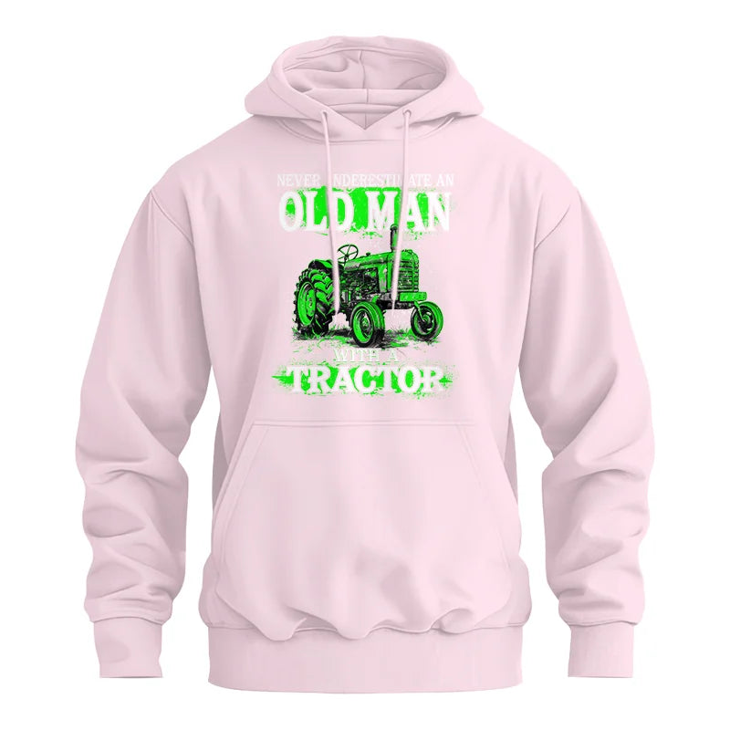 Funny Quote Never Underestimate Old Man Tractor - Unisex Heavy Blend™ Hooded Sweatshirt