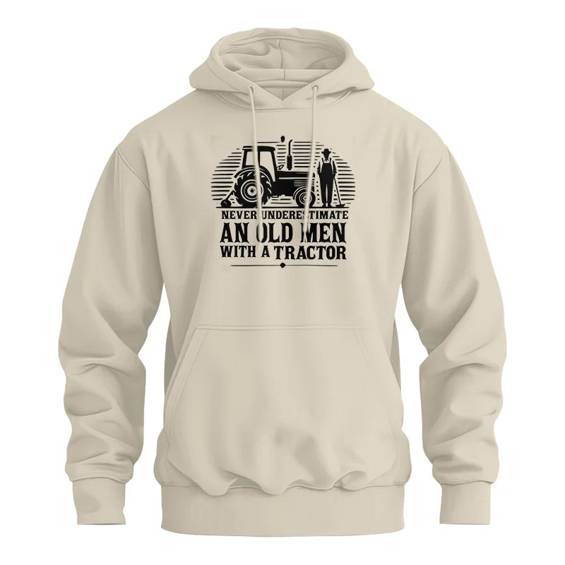 Never Underestimate An Old Men With A Tractor - Unisex Heavy Blend™ Hooded Sweatshirt