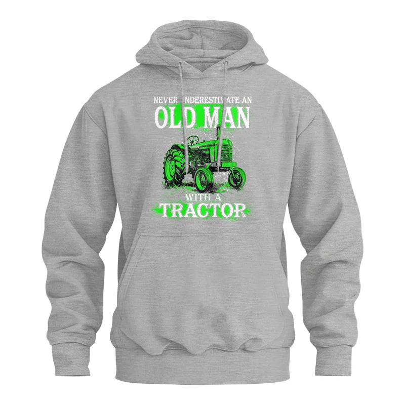 Funny Quote Never Underestimate Old Man Tractor - Unisex Heavy Blend™ Hooded Sweatshirt