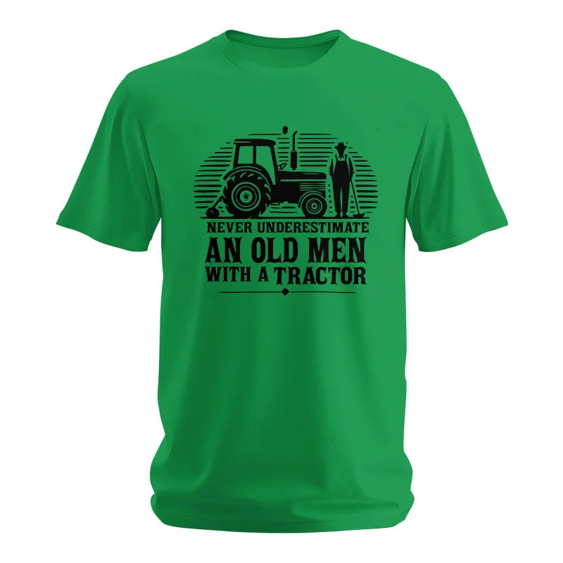 Never Underestimate An Old Men With A Tractor - Unisex Softstyle T-Shirt